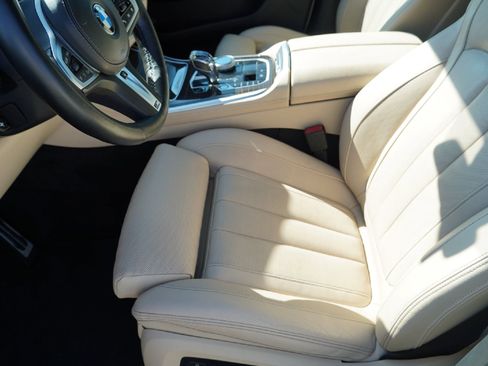 Used 2021 BMW X5 xDrive40i w/ M Sport Package image 11