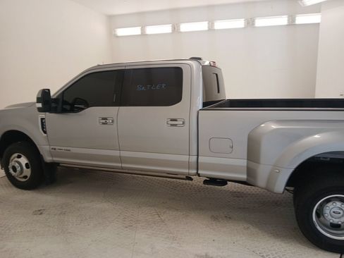 Used 2022 Ford F350 Lariat w/ Lariat Ultimate Package AWD/4WD image 10