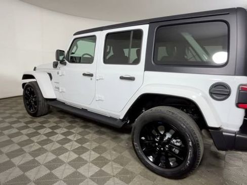 Used 2023 Jeep Wrangler Unlimited Sahara w/ Cold Weather Group AWD/4WD image 8