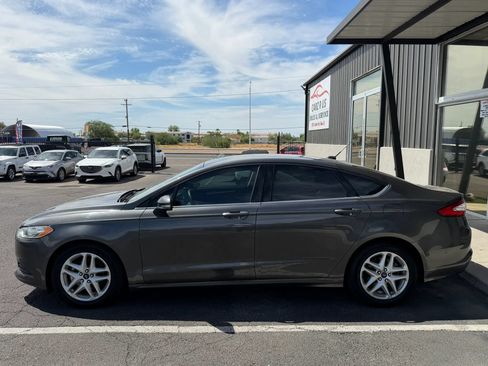 Used 2016 Ford Fusion SE FWD image 4