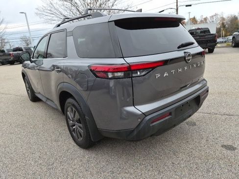 Used 2022 Nissan Pathfinder SV image 8