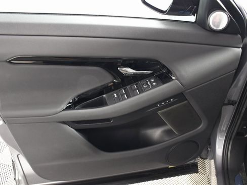 Used 2025 Land Rover Range Rover Evoque Dynamic SE image 14