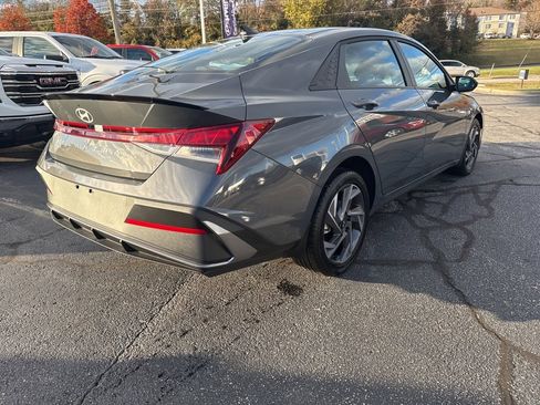 Used 2025 Hyundai Elantra Sport image 6