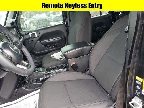 Certified 2023 Jeep Gladiator Willys image 24