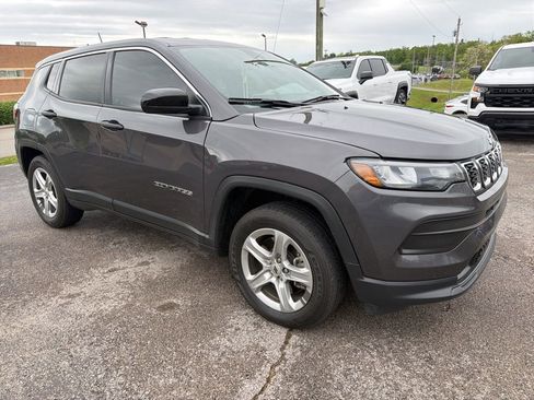 Used 2024 Jeep Compass Sport AWD/4WD image 2