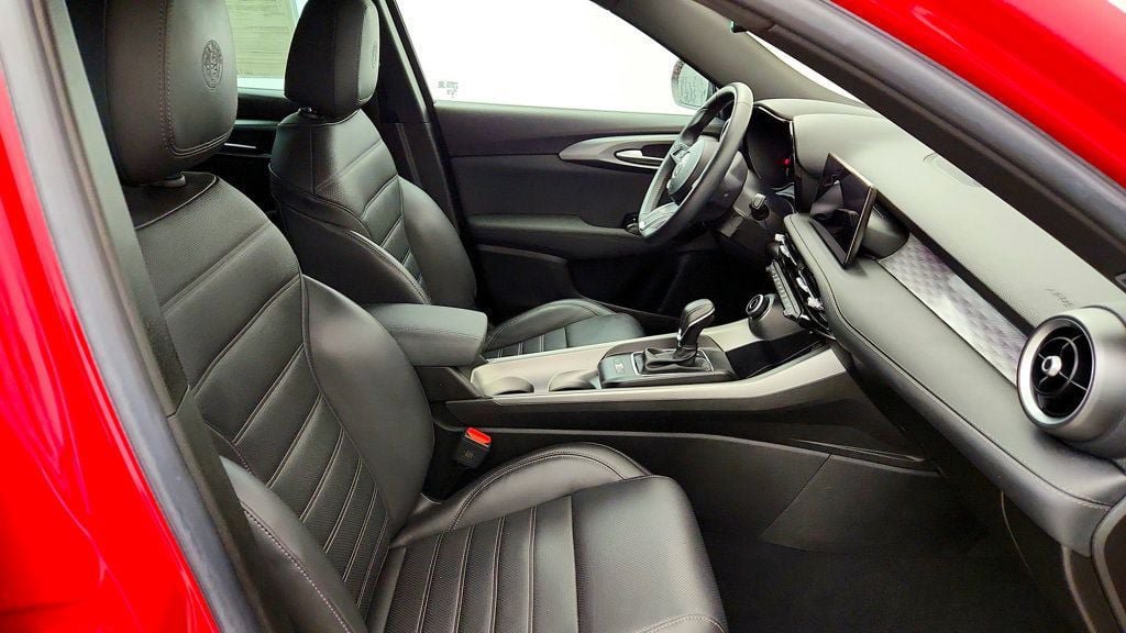 Used 2024 Alfa Romeo Tonale Ti w/ Premium Interior Package AWD/4WD image 25