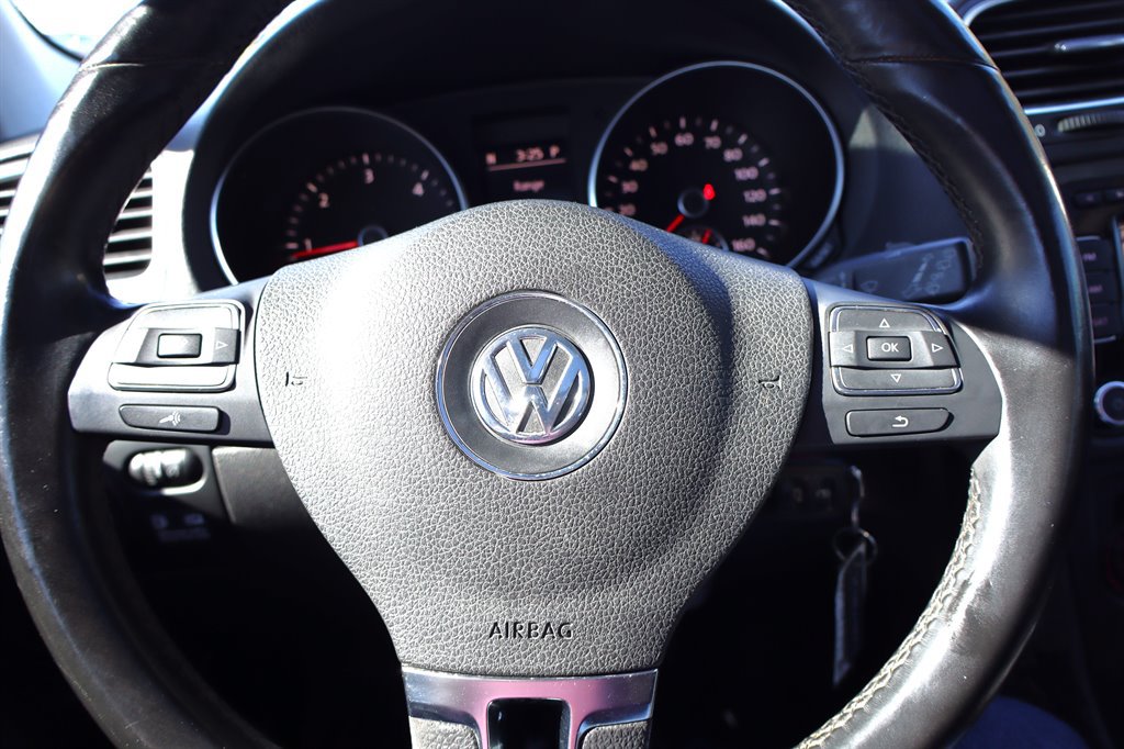 Used 2010 Volkswagen Jetta TDI FWD image 25