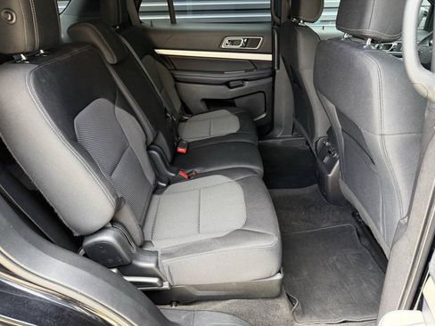 Used 2017 Ford Explorer XLT w/ Equipment Group 201A AWD/4WD image 19