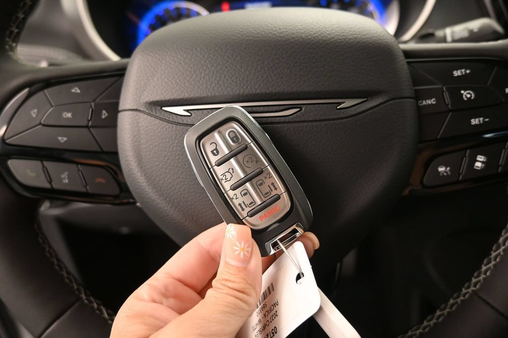 New 2027 Chrysler Pacifica Limited w/ Family Tech Group FWD image 32