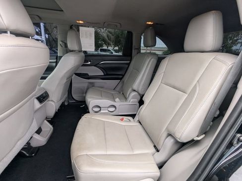 Used 2019 Toyota Highlander Limited AWD/4WD image 16