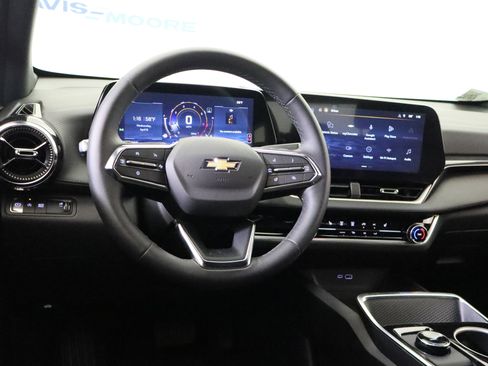 New 2026 Chevrolet Equinox LT w/ Safety and Technology Package FWD image 17