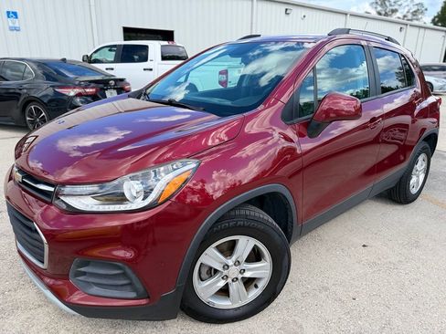 Used 2022 Chevrolet Trax LT w/ LT Convenience Package AWD/4WD image 1