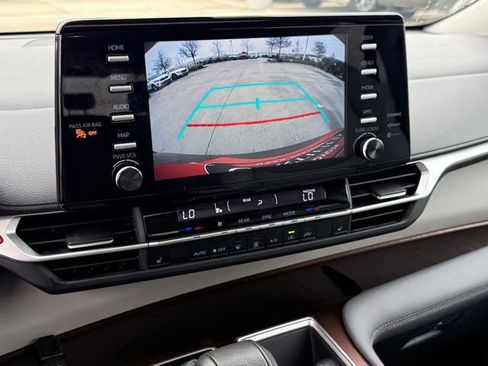 Used 2024 Toyota Sienna XLE image 22