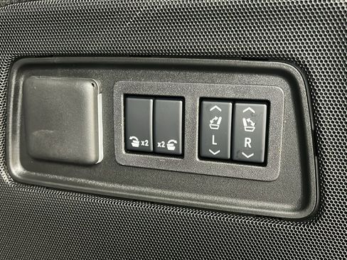 Used 2025 Cadillac Escalade Sport Platinum image 16