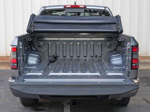 Used 2022 Nissan Frontier SV RWD image 9