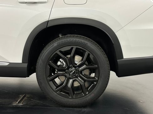 New 2025 Honda Pilot Touring image 24