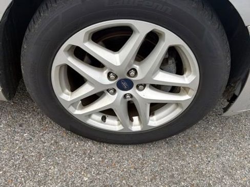 Used 2016 Ford Fusion SE FWD image 21