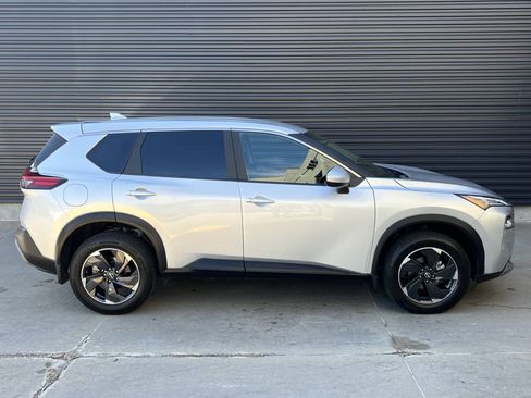 Used 2023 Nissan Rogue SV AWD/4WD image 10