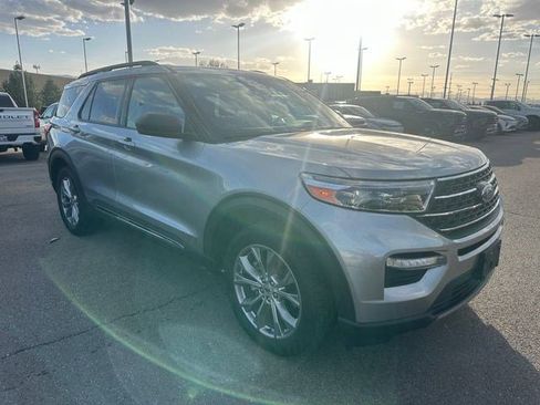 Used 2023 Ford Explorer XLT w/ Equipment Group 202A AWD/4WD image 3