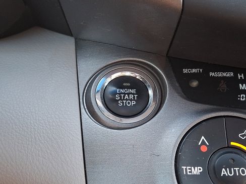 Used 2010 Toyota RAV4 Limited AWD/4WD image 25