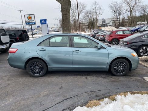 Used 2009 Toyota Camry LE image 2