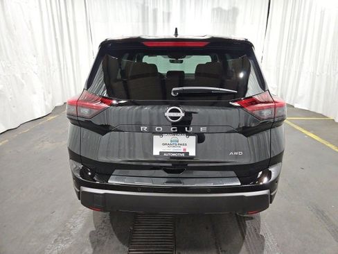 New 2026 Nissan Rogue SV w/ SV Premium Package image 4
