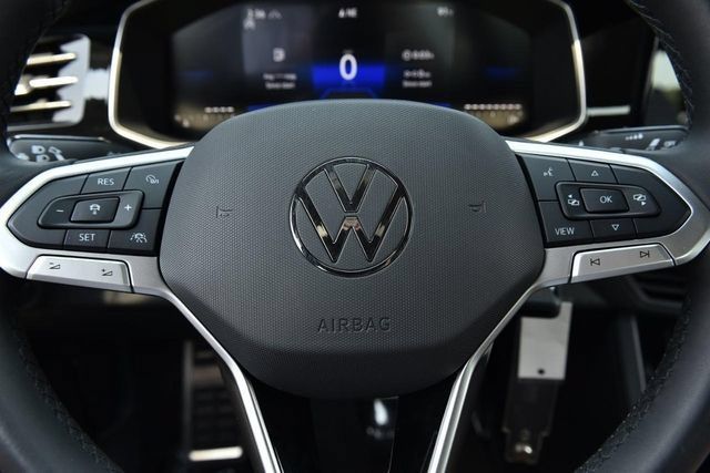 Certified 2025 Volkswagen Jetta Sport FWD image 18