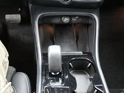 Used 2023 Volvo XC40 Recharge Ultimate w/ Protection Package Premier image 15