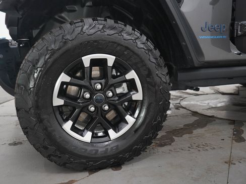 Used 2025 Jeep Wrangler Unlimited Rubicon 4xe w/ Convenience Group AWD/4WD image 28