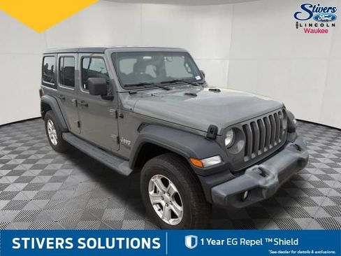 Used 2018 Jeep Wrangler Unlimited Sport S AWD/4WD image 3