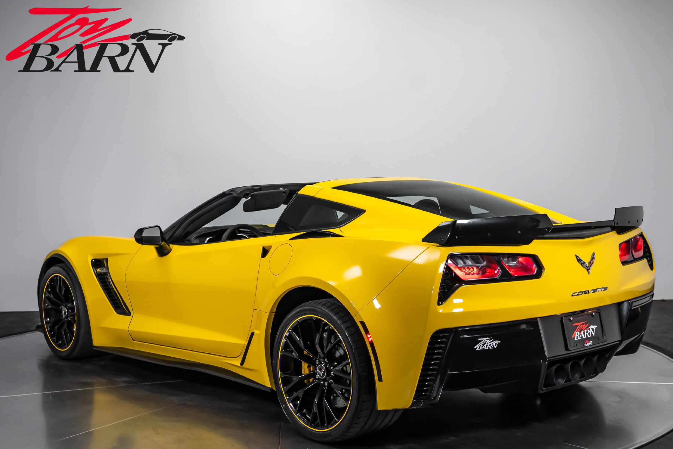 Used 2016 Chevrolet Corvette Z06 w/ 3LZ Preferred Equipment Group RWD image 3