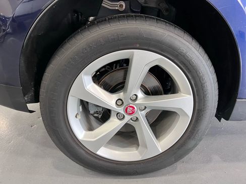 Used 2018 Jaguar F-PACE Premium image 6