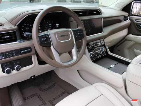 Used 2023 GMC Yukon Denali image 10