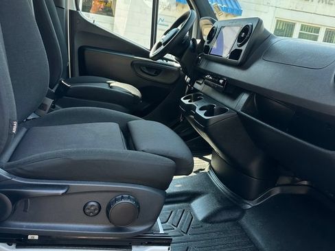 Used 2023 Mercedes-Benz Sprinter 2500 image 29