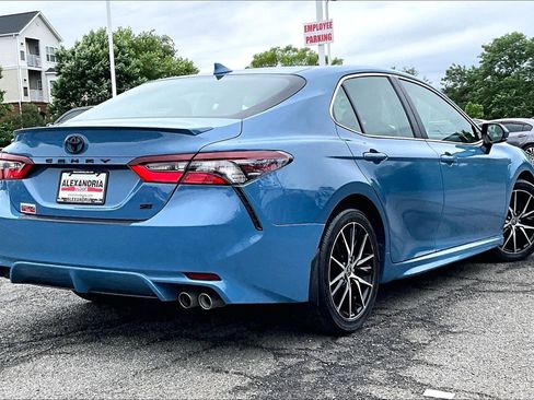 Used 2023 Toyota Camry SE w/ Cold Weather Package FWD image 12