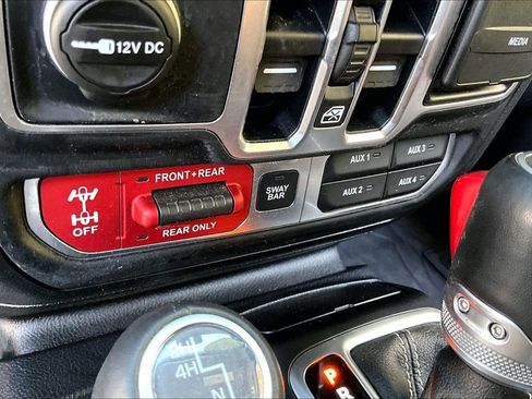 Used 2020 Jeep Wrangler Unlimited Rubicon AWD/4WD image 32