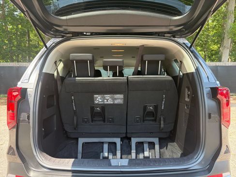 Used 2026 Kia Carnival FWD image 33