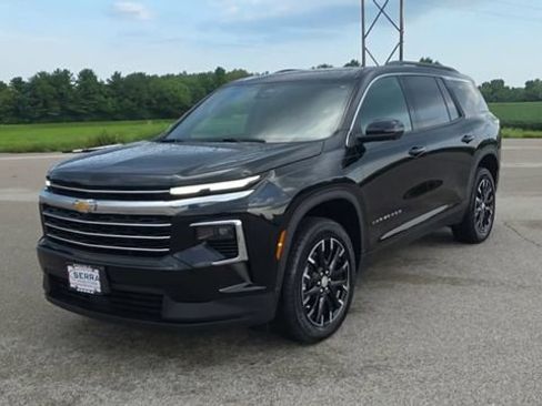 Used 2026 Chevrolet Traverse LT w/ Sun and Wheel Package FWD image 3