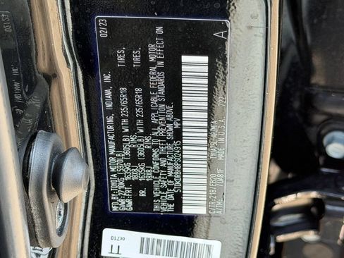 Used 2023 Toyota Highlander XLE AWD/4WD image 39