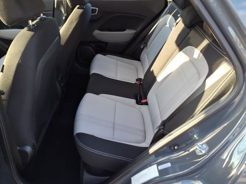 Used 2025 Hyundai Venue SEL image 12