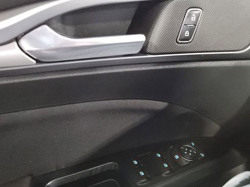 Used 2015 Ford Fusion SE image 16