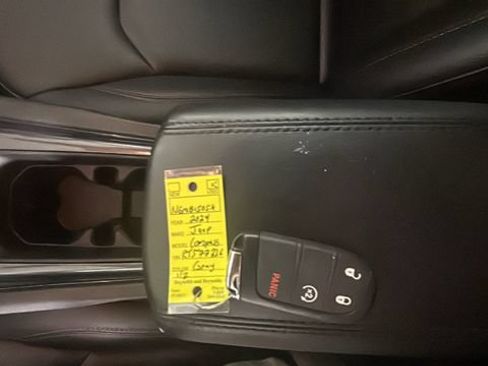 Used 2024 Jeep Compass Latitude w/ Sun and Sound Group AWD/4WD image 24
