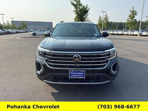 Used 2024 Volkswagen Atlas SE AWD/4WD image 2