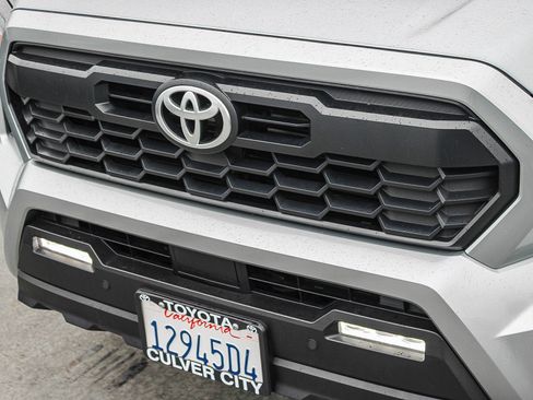 Used 2024 Toyota Tacoma TRD Off-Road image 6