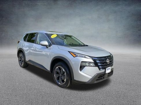 Used 2024 Nissan Rogue SV w/ SV Premium Package FWD image 4