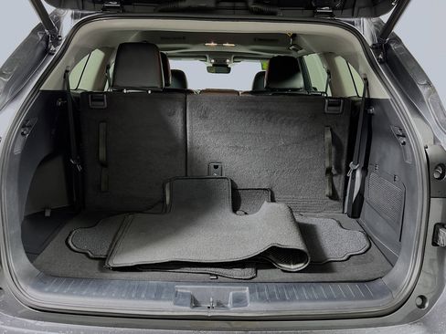 Used 2023 Toyota Highlander XLE image 34