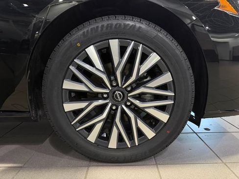 Used 2025 Nissan Altima 2.5 SV FWD image 9