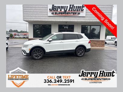 Used 2022 Volkswagen Tiguan SE w/ Panoramic Sunroof Package