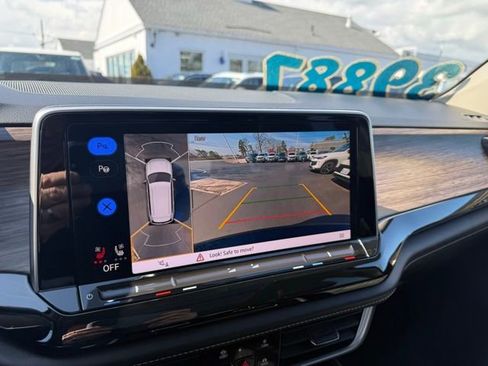 Certified 2024 Volkswagen Atlas SEL Premium R-Line image 22