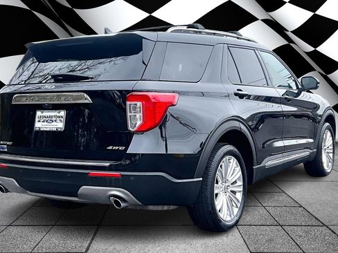 Certified 2022 Ford Explorer Limited w/ Equipment Group 301A image 2